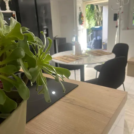 Le Cocoon Cache Avec Piscine Parking,Terrasse Au Calme Appartement Tres Frais ! شقة