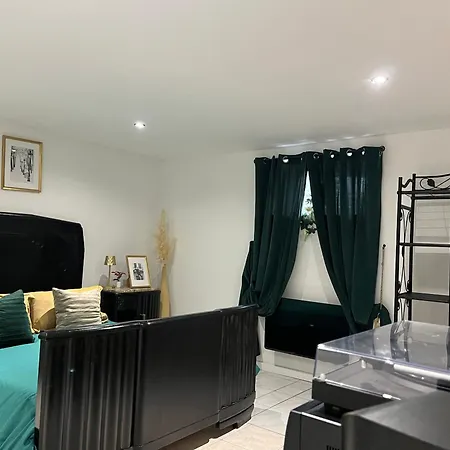Le Cocoon Cache Avec Piscine Parking,Terrasse Au Calme Appartement Tres Frais ! Apartament *