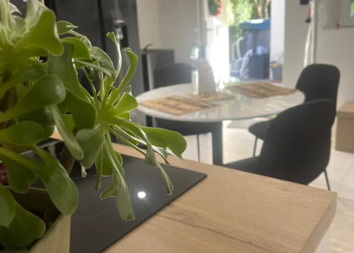 Le Cocoon Cache Avec Parking Apartmán