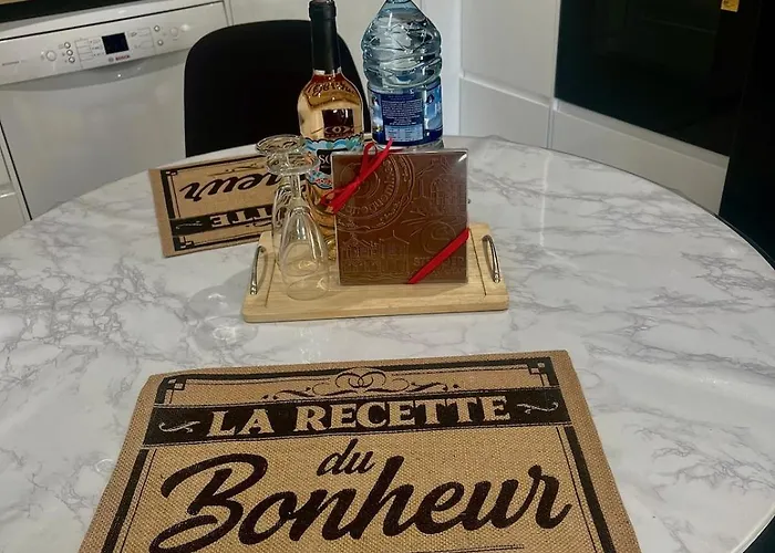 Le Cocoon Cache Avec Parking Apartment